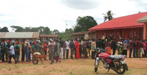 People voting in Ewu, Edo State in Nigeria's 2015 elections